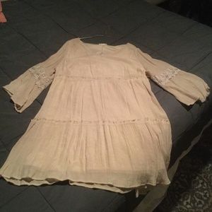 Just found, 2X white dress with lace around sleeves, V neck